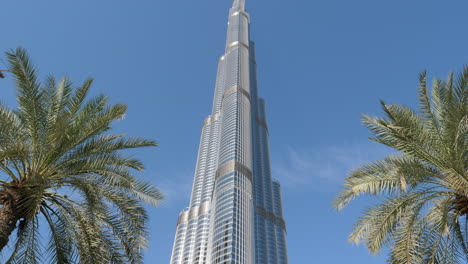 Tilt-up-shot-of-Burj-Khalifa