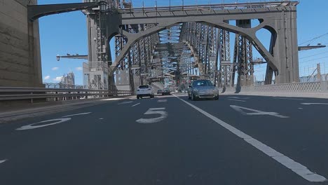 Überqueren-Sie-Die-Sydney-Harbour-Bridge-Und-Fahren-Sie-Von-Norden-Nach-Süden