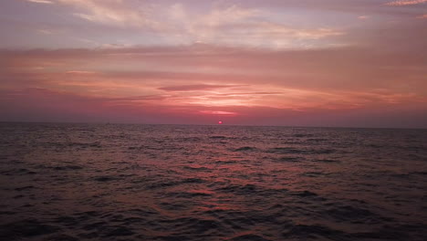 4K-DRONE-FOOTAGE-COLORFUL-SUNSET-OVER-THE-OCEAN