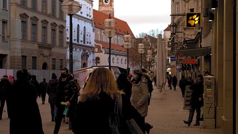 Haupteinkaufsstraße-Neuhauser-Straße-Vor-Der-Sperrung,-Während-Der-Pandemie-Covid-19