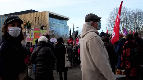 Mädchen-Mit-Maske-Nehmen-An-Demonstration-Gegen-Das-Vorgeschlagene-Sicherheitsgesetz-Teil,-Das-Die-Veröffentlichung-Von-Bildern-Der-Polizei-Einschränken-Würde,-Globale-Sicherheit,-Artikel-24