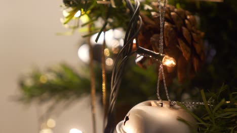 Decoraciones-Navideñas-Bolas-Colgantes-Bolas-De-Navidad-Pino-Verde-Profundidad-De-Campo-Desenfoque