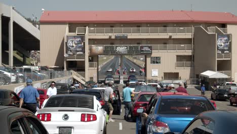 Cars-line-up-for-drag-race-Bandimere