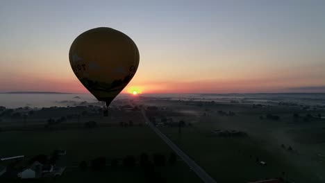 Globos-Aerostáticos-Despegando-En-Una-Mañana-Nublada-De-Otoño