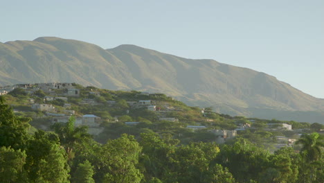 Inclinación-Hacia-Abajo-Del-Campo-Haitiano