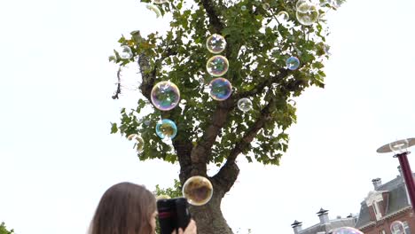 Children-Playing-In-Bubbles-Made-By-Man-In-Public-Park-With-String,-Amsterdam