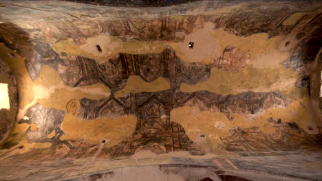 Fresco-En-El-Techo-De-La-Cúpula-Del-Salón-Principal-Dentro-Del-Castillo-Del-Desierto-Qasr-Amra,-Patrimonio-Mundial-De-La-Unesco