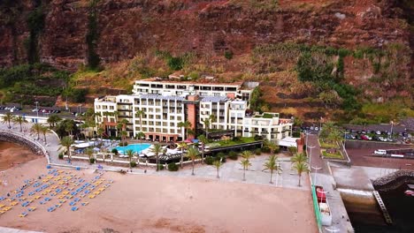 Luftaufnahme-Des-Hotels-Savoy-Calheta-Auf-Der-Insel-Madeira,-Portugal