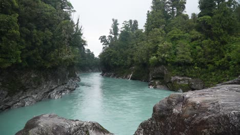 Glacier-river-flows-through-native-lush-New-Zealand-forest,-Hokitika-Gorge,-South-Island