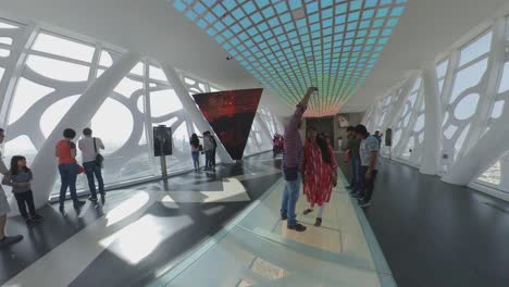 The-Highest-Floor-Of-Dubai-Frame-With-Tourists