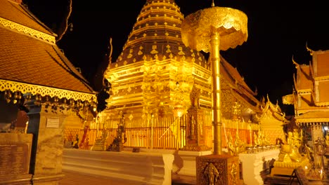 Doi-Suthep-temple-nighttime-view-in-Chiang-Mai,-Thailand