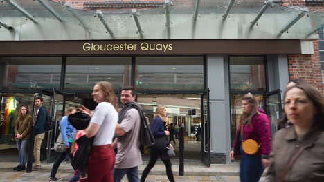Gloucester,-Gloucestershire,-Vereinigtes-Königreich-26.-Mai-2019---Gloucester-Quays,-Docks-Eingang-Zum-Einkaufszentrum