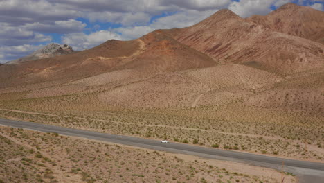 La-Carretera-Justo-Antes-De-Entrar-En-El-Valle-De-La-Muerte-En-Nevada