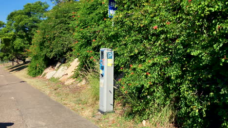Parking-meter-on-a-busy-Brisbane-Street-Queensland-Australia