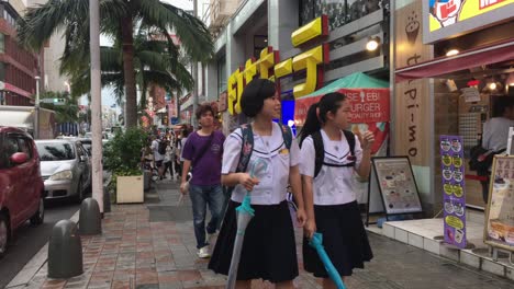 Toma-Estática-De-Megastore-De-Compras-Populares,-Don-Quijote