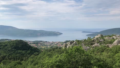 Vista-Sobre-El-Mar-Y-Las-Ciudades-Costeras-De-Herceg-Novi-E-Igalo-En-Montenegro