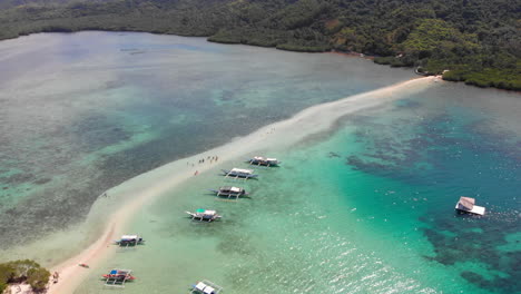 Forward-movement-shot-of-A-Tropical-Beach-of-Snake-Island,-El-Nido,-Palawan,-Philippines