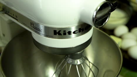 Primer-Plano-De-Una-Batidora-KitchenAid