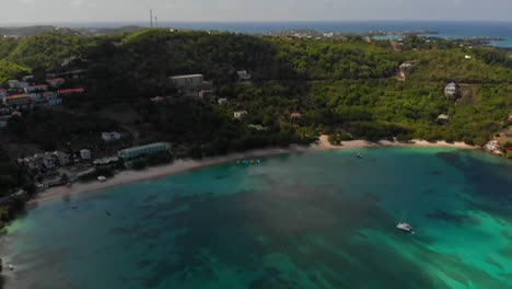 Atemberaubende-Luftaufnahmen-Vom-Strand-Von-Mourne-Rouge-Von-Der-Gewürzinsel-In-Der-Karibik