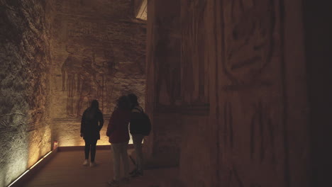 Tourists-looking-at-the-walls-of-the-Ramses-II-temple-in-Abu-Simbel