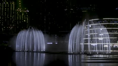 A-slow-motion-video-of-Dubai-fountain