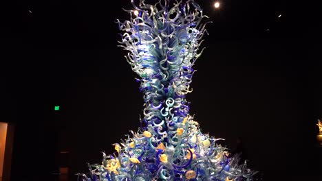 Beautiful-works-of-art-by-world-famous-artist-Dale-Chihuly-at-the-Chihuly-Garden-and-Glass-Museum-in-Seattle,-Washington