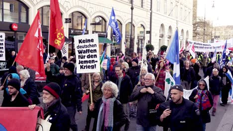 Protesta-Contra-La-Guerra-Y-Contra-El-Ejército-En-Alemania