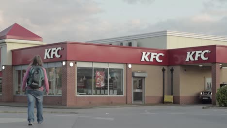 KFC-Kentucky-Fried-Chicken-Fastfood-Restaurant-Im-Vereinigten-Königreich-Dewsbury