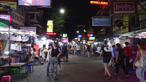 Tourists-walking-around-Khao-Sarn-Road