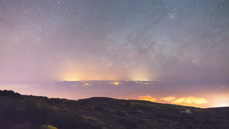 Timelapse-of-the-milky-way-rising-over-Gran-Canaria-Island,-Canary-Islands