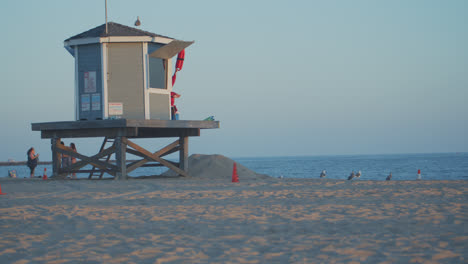 Lifeguard-station-in-orange-light