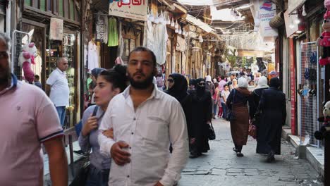 Gente-Caminando-Por-El-Bazar-En-Siria,-Damasco