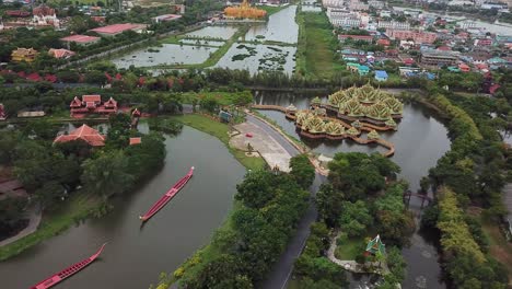 Pavillon-Mit-Beleuchteter-Luftaufnahme,-Wahrzeichen-Des-Antiken-Stadtparks-Von-Siam,-Thailand,-Symbolisiert-Die-Geschichte-Von-Mönchen,-Die-Das-Nirvana-Erreichen