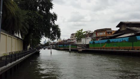 Barco-Khlong-En-El-Canal-Khlong-Phadung-Krung-Kasem-O-Phadung-Krung-Kasem