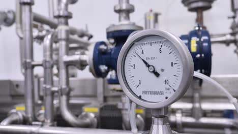 Industrial-pressure-measuring-system,-hydraulics,-gauge,-meter,-manometer