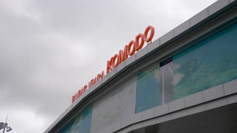 Bandar-Udara-Komodo-welcome-sign-at-Labuan-Bajo-airport,-Indonesia