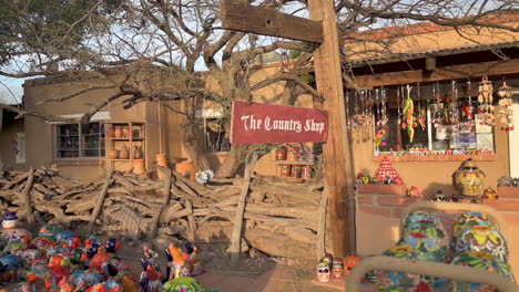 The-Country-Shop-In-Tubac,-Arizona-Offers-Colorful-Handmade-Pottery-and-Ceramics