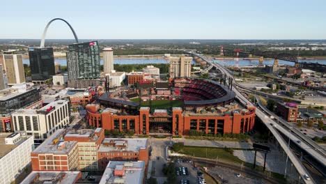 Estadio-De-Béisbol-Busch-En-El-Centro-De-St