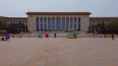 El-Gran-Salón-Del-Pueblo-En-La-Plaza-De-Tiananmen,-Ubicado-En-El-Borde-Occidental-De-La-Plaza-De-Tiananmen,-Es-Una-Casa-Del-Máximo-órgano-Legislativo-De-China,-Y-También-Se-Usa-Para-Otras-Actividades-Ceremoniales