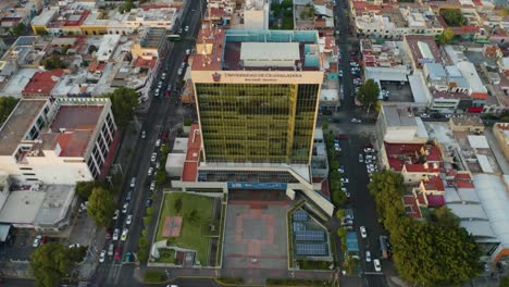 Akademisches-Gebäude-Der-Universität-Von-Guadalajara