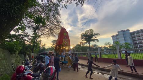 Toma-De-Mano-Del-Festival-Ratha-Yatra-En-Exhibición-En-Las-Calles-De-Sylhet