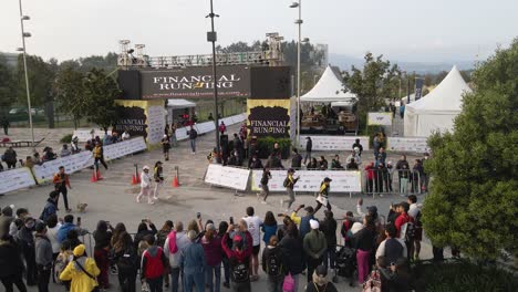 Vista-Aérea-Del-Inicio-Del-Maratón-Financiero-En-El-Parque-La-Mexicana