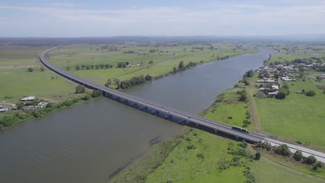 Puente-Del-Valle-Macleay-Sobre-El-Río-Macleay-En-Kempsey,-Nsw,-Australia