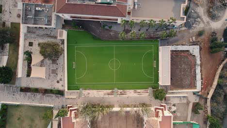 Vista-Aérea-De-Un-Campo-De-Fútbol-Vacío-En-Malaga-España-En-Medio-De-Edificios-Residenciales
