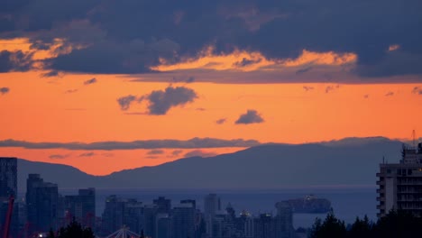 Dramatic-Sunset-Sky-Over-City-Of-Vancouver-In-British-Columbia,-Canada
