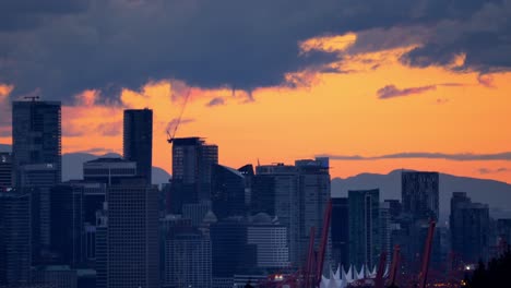 Vancouver-Waterfront-With-Iconic-Landmarks-At-Sunset-In-BC,-Canada
