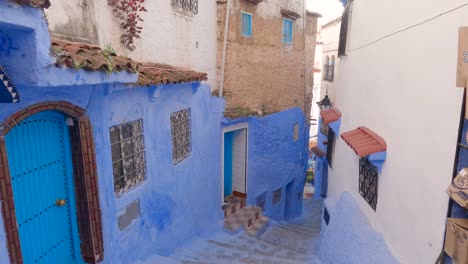Quiet-blue-street,-alleys-of-Chefchaouen-in-Morocco