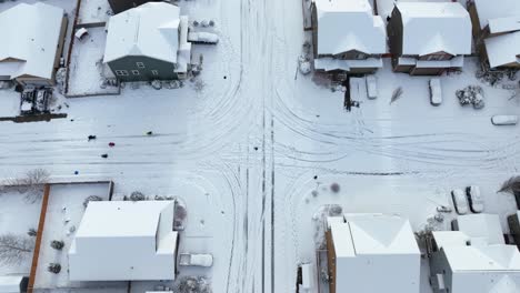 Top-down-aerial-view-of-a-neighborhood-covered-in-fresh-snow