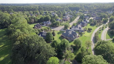 Lush-green-trees,-wealthy-neighborhood,-United-States-suburbia
