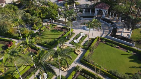 Aerial-top-down-view-of-the-beautiful-Hollis-Gardens,-Florida